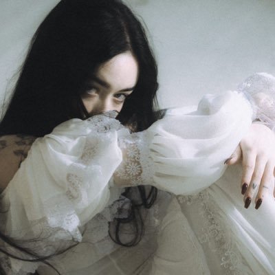 femininepill's profile picture. ♱