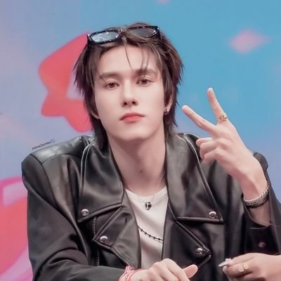 Zinnywear's profile picture. Give me life @BTS_twt #SUGA #Agustd |Give me love @Hirunkit_ #hirunkit_ #skynani

นามปากกา Dahlia14 💐
'คุณผู้เป็นดั่งดวงตะวัน' ☀️