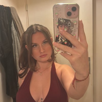 straawberenluv9's profile picture. 26 BTS ARE BACKKKKKKKKKK 9&10/08/2025🤍