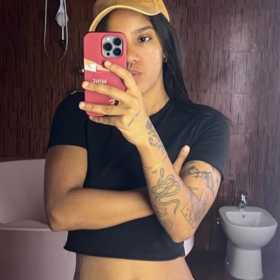 comizzoli_karla's profile picture. 