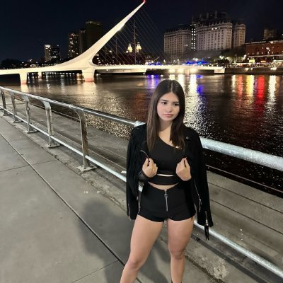 sugarpetal16's profile picture. 18 
cats ♡