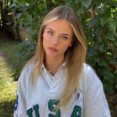 oliviaratc's profile picture. i put a spell on you and now you’re mine