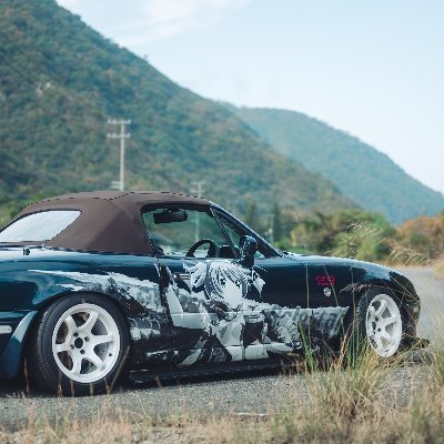 elychari1998's profile picture. 