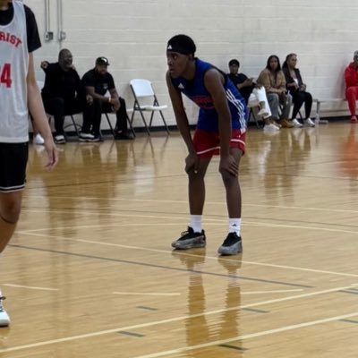 CJHARP_'s profile picture. C/O 2029 |14 years old | 6’1| Curie Condors| 773-853-3642| GPA-3.1
