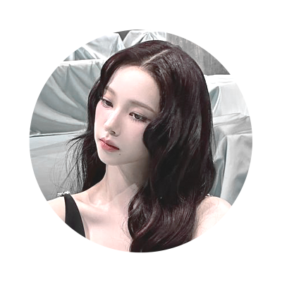 vivievne's profile picture. | . . . 👛 𖥻cy_buss move your penny to my coin purse.