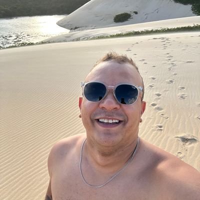 luscasz1's profile picture. Quem toma banho de ódio exala o aroma da morte.