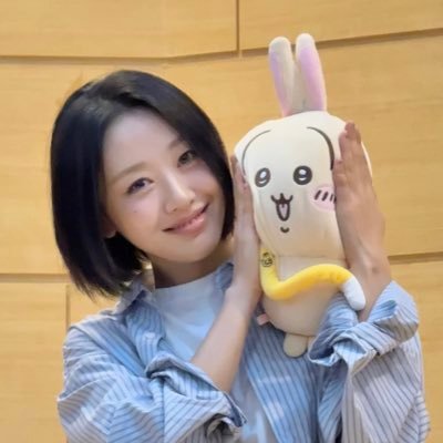 2lovelyves's profile picture. 