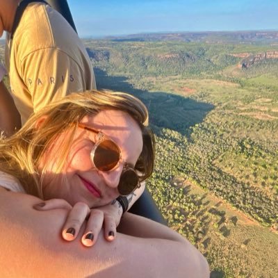 evemoniq's profile picture. Criei um twitter em 2022 e olha no que deu: