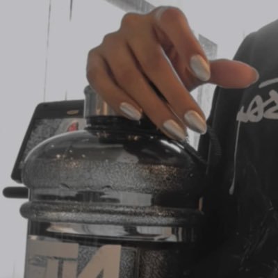 raression's profile picture. ما اركز على الاملاء