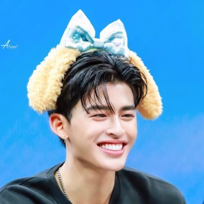 _dearnara's profile picture. she/her 🌺| #PondPhuwin / #ปอนด์ภูวินทร์🧡🤍| #Ppnaravit 🐻 | permpoon and polcasan’s phi-yai on the side | pondphuwin defender • nw: #MeAndTheeSeries