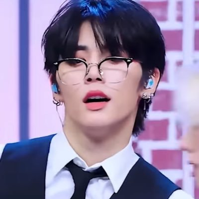 xamxam_330's profile picture. .