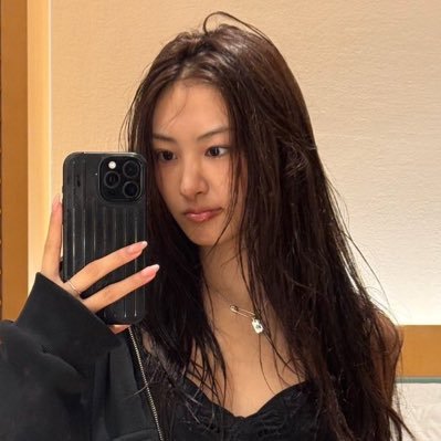 sxmyeong's profile picture. loona and meovv