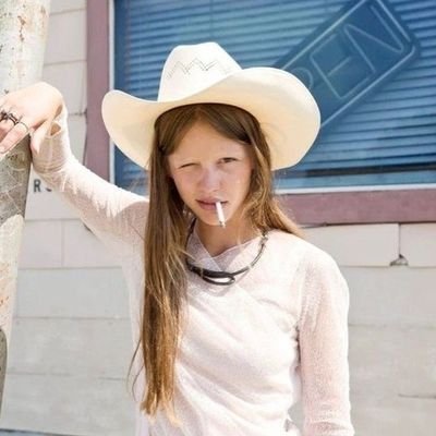 blairwitchli's profile picture. (23) biweekly optimist ♱ not a palatable person