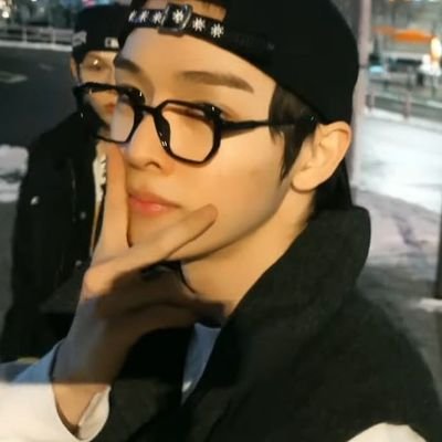 nnic0lxsx's profile picture. There is a light and it never goes out