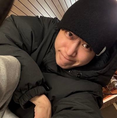 thousandshells's profile picture. im being spontaneous