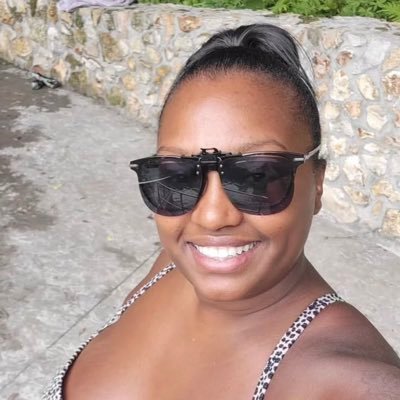 annhogue421's profile picture. in the midst of happiness their is always a brutal sadness👍🏼✌️🤞🏽