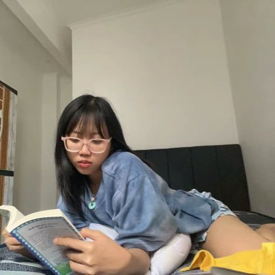 lattenomadic's profile picture. I⁠ ♡⁠ classics, sci-fi & dystopia • hobi gopud pas resto mo tutup under 10 menit • live, laugh, lobotomy • music junkie • 𓂆 خريطة فلسطين🇵🇸• softly corrupt