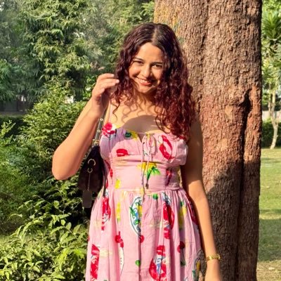 _Roohafza's profile picture. she/they maut, lawyer