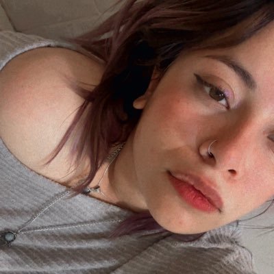 ultravi_0lence's profile picture. 26 • coqueta, poeta y profeta • esto es pura fixxxión •