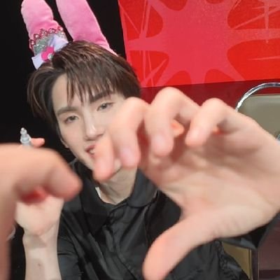 chouxcream_00's profile picture. Fanacc : phutatchai / jinwookkim / khunpol BUS
#PHUTATCHAI #JINWOOKkim #KHUNPOL #rwbychouxcream รีวิว #chouxcreamupdatekub อัพเดตต่างๆคับอิอิ