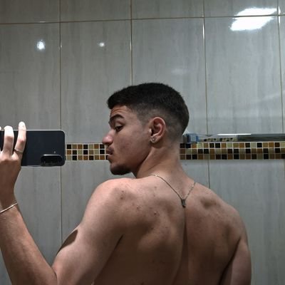 tolentin0gu's profile picture. 🤓