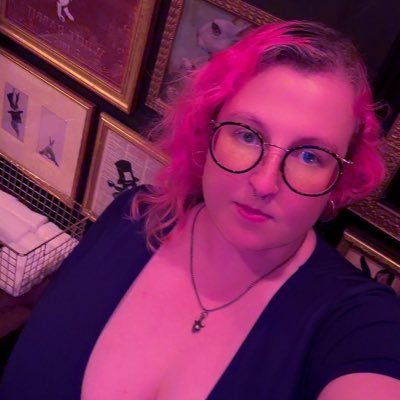 taaddisbinz's profile picture. Taylor 🌹🔥🐺 she/her/hers. 💚💙 usually only tweeting about Destiel, 911onfox, CT politics, and nerdfighteria 💜