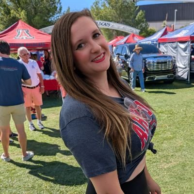 meltoninthesun's profile picture. 🌸 Former Disney Cast 🌸 31 🌸 Cozy Gaming 🌸 Samoyed/Cat owner 🌸 Public Defender 🌸 Leo/Cancer/Libra 🌸 Christian 🌸 Paranormal 🌸 Irish Twin Mom 🌸