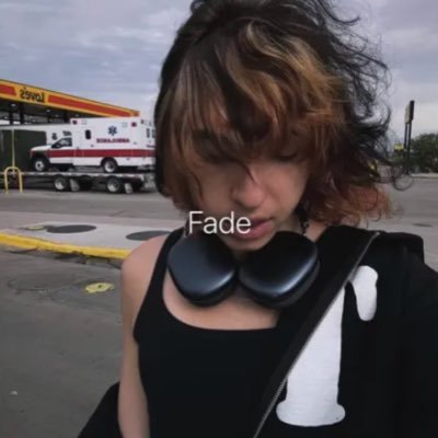 Veronica_haunts's profile picture. they/them | sapphic | 18 | moth girl | j-lister | unknown main | priv: @veronicabutnot