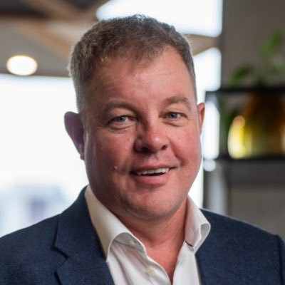 BarryRohrs's profile picture. God-fearing Old Ballie to 2 strong women. Learner Dog Dad. Caffeine addict, foodie, thalassophile, mad about old landies.