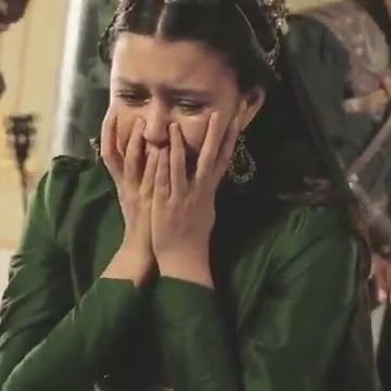 isisiwuj's profile picture. أنا الذي أحيا بغير جوار.