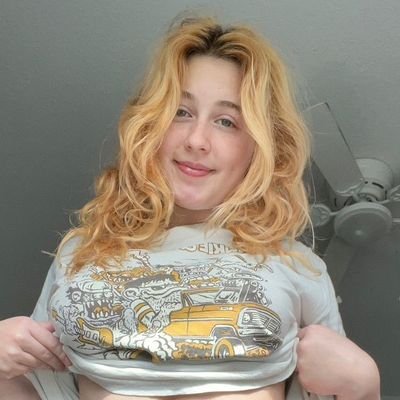 EmilyEm28499's profile picture. 18+ 20 year old big booty petite USA 🇺🇸 princess mommy to 3 dogs nature and rock music lover love pleasing randos on the internet♡ all of me