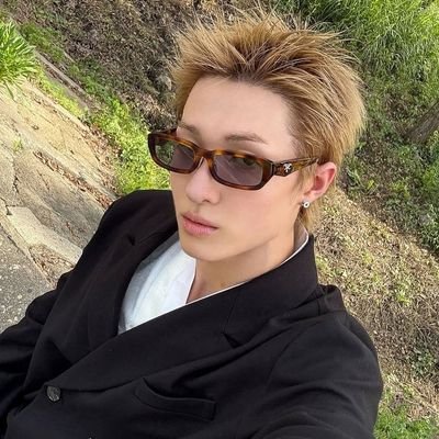 cortisane's profile picture. simping over cortis