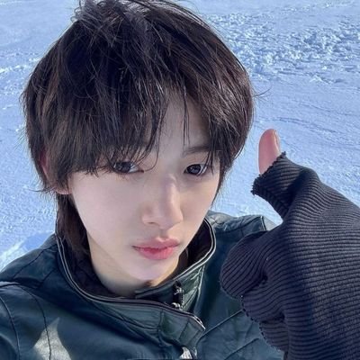 juhoonsive's profile picture. this is what we called cortisholic