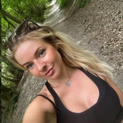 claraw2002962's profile picture. 