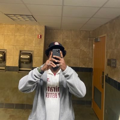 chillyxchills's profile picture. Music, Lifestyle, Sports, Art • WIP 🚧🏁