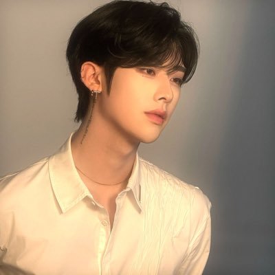 shencattorui's profile picture. shen quanrui harem truther🥸☝️