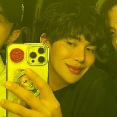 liarvra's profile picture. once found love and it was summers and fresh