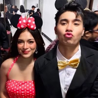 itz_miczzzzz's profile picture. 'she was full of self doubt, i was full of self assurance'