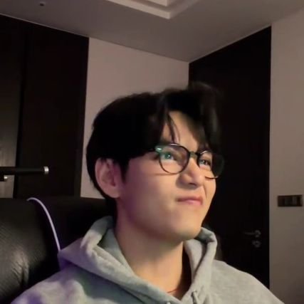 joonluv__'s profile picture. We are bulletproof
Multifandom pero primero siempre bts 
Voten por jin and hobii