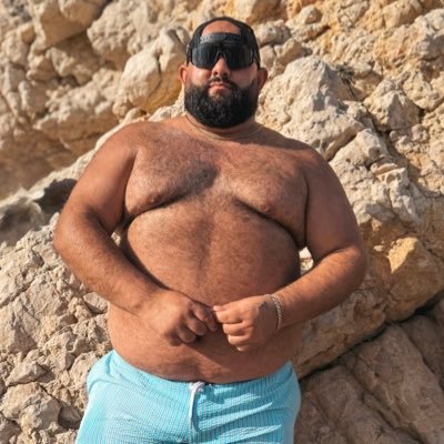 daddyBEARxxl's profile picture. ‼️I HAVE ONLY THIS ONE ACCOUNT!‼️
BIG BEAR TOP DADDY🐻 Thick cock, thicker vibes. دادي توب .OF subs get the full experience: https://t.co/olffAP200w