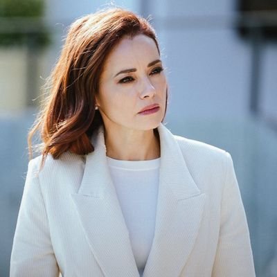 ElizaFenix's profile picture. | Fan Account | 🇧🇷  The best thing about a fantasy is the possibility that it will become reality.

Livros | Fanfics | Séries | Filmes | Novelas | Shipper |