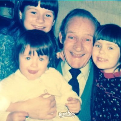 Missie6's profile picture. 🌞🐶🌈💜🛫 🇬🇧🏴󠁧󠁢󠁥󠁮󠁧󠁿