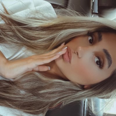 rozhina_asiyaei's profile picture. graphic designer🪄✨