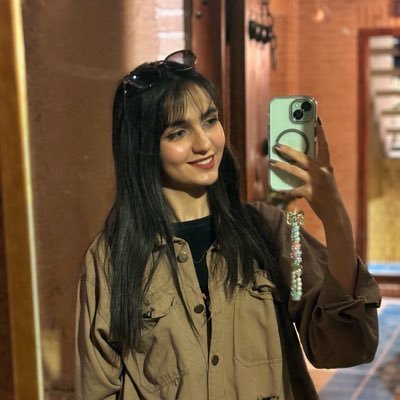 itsnasriin's profile picture. زمین دیگه به درد نمیخوره بیا برای زندگی بریم ماه🌒بک میدم