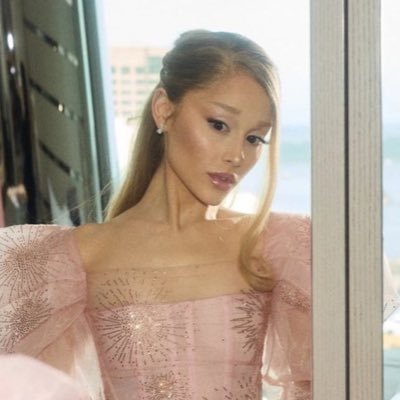 unrealthespian's profile picture. 𝒏𝒐𝒕 .ᐟ your baby