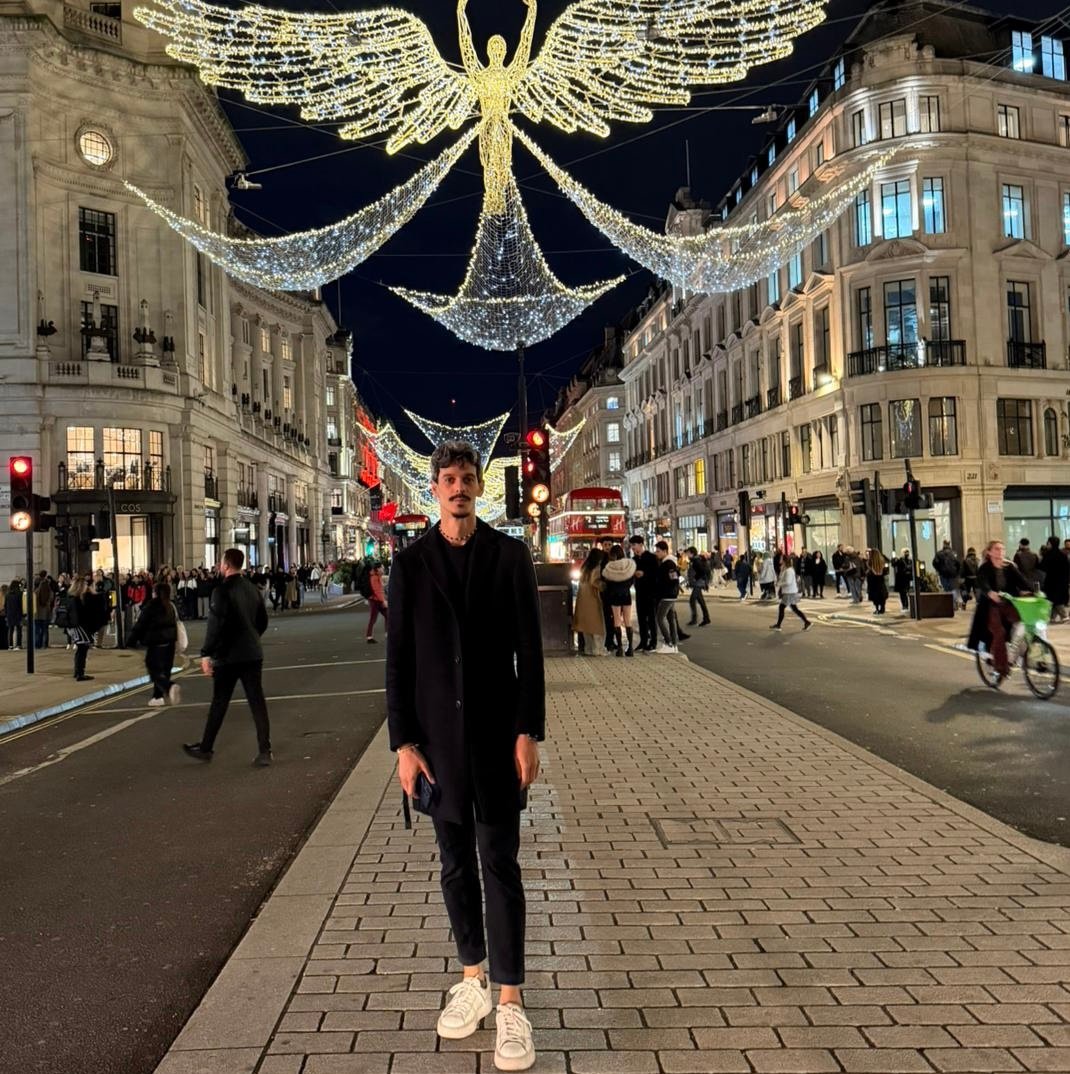 Ageu5jx's profile picture. #BBB/#AFazenda Encontrando conforto no caos😂