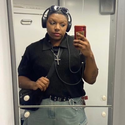 feyandflowers's profile picture. occasional drag king 🕺🏽👑 , full time leo rising loverboy dyke 🔮💋 & anarchist menace 🏳️‍🌈 🏳️‍⚧️ 🇵🇸