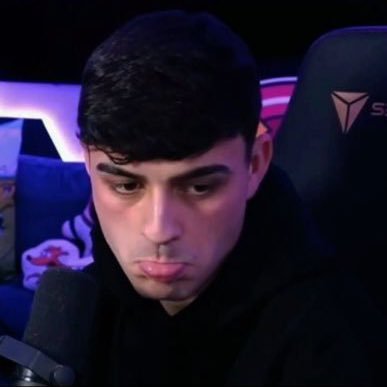 1Dviae's profile picture. لو جروحي منك ما ودي تطيب