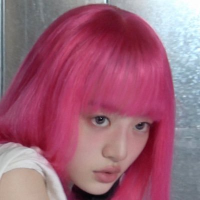 lttlebiird's profile picture. illit