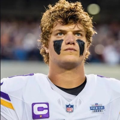 gravidtosser's profile picture. 𝒜𝓇𝓇𝒾𝓋𝑒, 𝓇𝒶𝒾𝓈𝑒 𝒽𝑒𝓁𝓁 𝓉𝒽𝑒𝓃 𝓁𝑒𝒶𝓋𝑒. 𝒫𝒶𝓇𝑜𝒹𝓎/𝑅𝒫 Ella ❤️